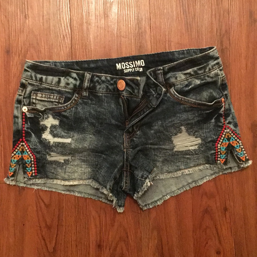 Juniors size 7 denim jeans with embroidered detail